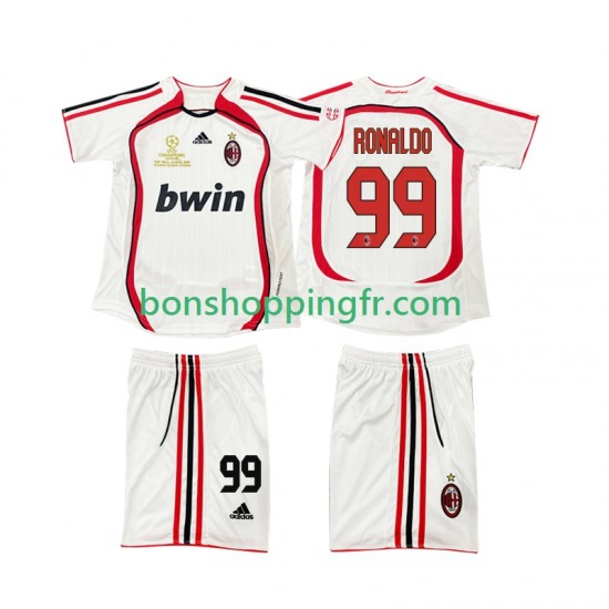 Maillot Rétro Extérieur AC Milan RONALDO 9 2006 2007 Manches Courtes Jeune Enfant(+shorts) Maillot Rétro Extérieur AC Milan RONALDO 9 2006 2007 Manches Courtes Jeune Enfant(+shorts)