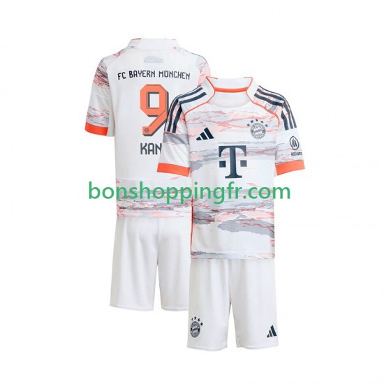 Maillot Extérieur Bayern Munich Harry Kane 9 2025-2026 Manches Courtes Jeune Enfant(+shorts) Maillot Extérieur Bayern Munich Harry Kane 9 2025-2026 Manches Courtes Jeune Enfant(+shorts)