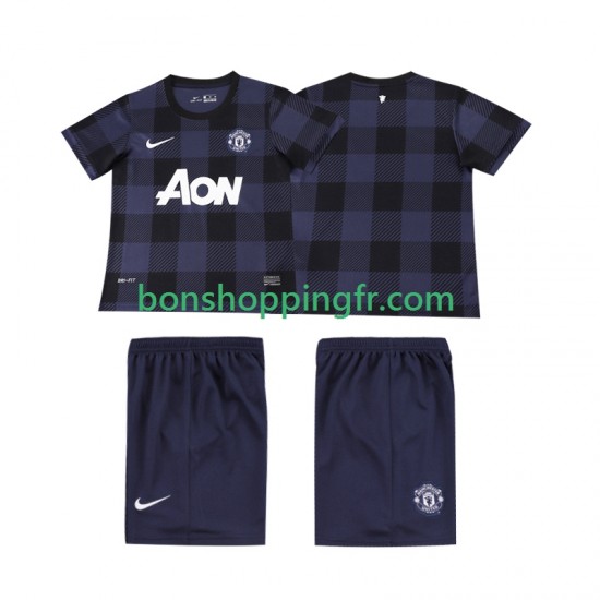 Maillot Rétro Extérieur Manchester United 2013 2014 Manches Courtes Jeune Enfant(+shorts) Maillot Rétro Extérieur Manchester United 2013 2014 Manches Courtes Jeune Enfant(+shorts)