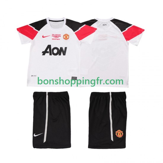 Maillot Rétro 3ème Manchester United Champions League 2011 2012 Manches Courtes Jeune Enfant(+shorts) Maillot Rétro 3ème Manchester United Champions League 2011 2012 Manches Courtes Jeune Enfant(+shorts)