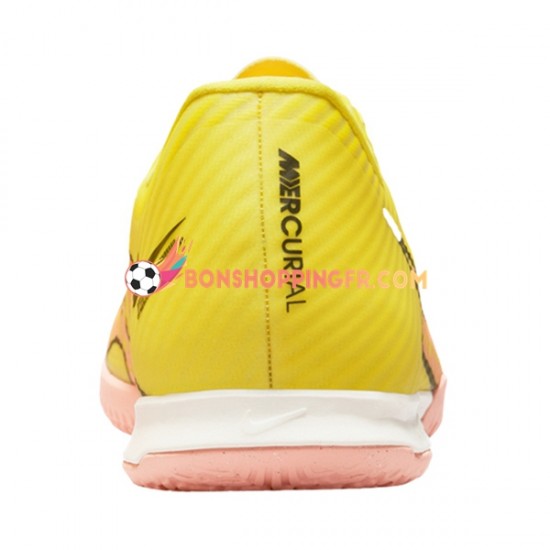 Nike Air Zoom Mercurial Vapor XV Academy IC Halle Lucent Chaussures de football Rose Jaune