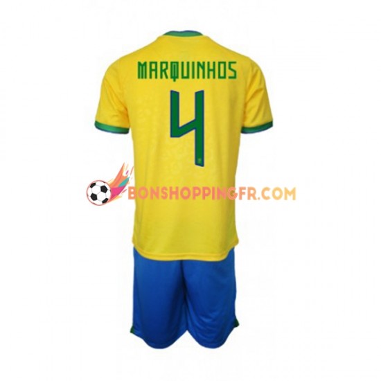 Maillot Domicile Brésil Marquinhos 4 Coupe du Monde 2022 Manches Courtes Jeune Enfant(+shorts)