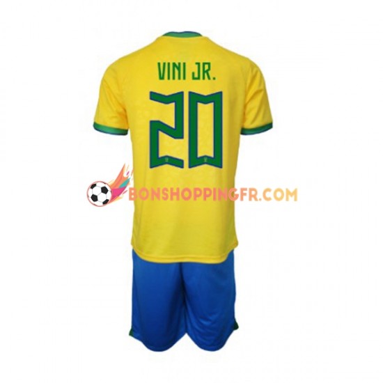 Maillot Domicile Brésil Vinicius Junior 20 Coupe du Monde 2022 Manches Courtes Jeune Enfant(+shorts)