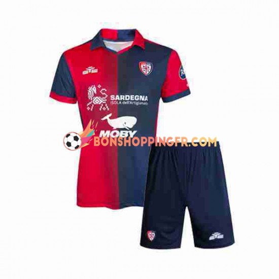 Maillot Domicile Cagliari 2023-2024 Manches Courtes Jeune Enfant(+shorts)