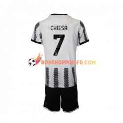 Maillot Domicile Juventus Chiesa 7 2022-2023 Manches Courtes Jeune Enfant(+shorts)