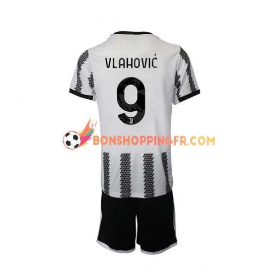 Maillot Domicile Juventus Vlahovic 9 2022-2023 Manches Courtes Jeune Enfant(+shorts)