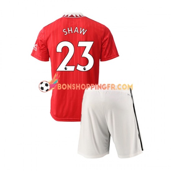Maillot Domicile Manchester United Luke Shaw 23 2022-2023 Manches Courtes Jeune Enfant(+shorts)