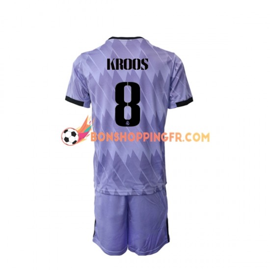 Maillot Extérieur Real Madrid Toni Kroos 8 2022-2023 Manches Courtes Jeune Enfant(+shorts)