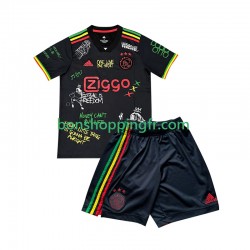 Maillot Domicile Ajax Amsterdam Bob Marley Special 2025-2026 Noir Manches Courtes Jeune Enfant(+shorts)
