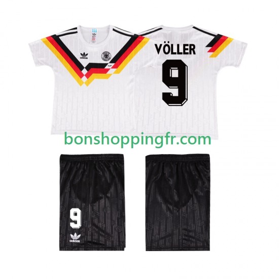 Maillot Rétro Domicile Allemagne VOLLER 9 1990 Manches Courtes Jeune Enfant(+shorts) Maillot Rétro Domicile Allemagne VOLLER 9 1990 Manches Courtes Jeune Enfant(+shorts)