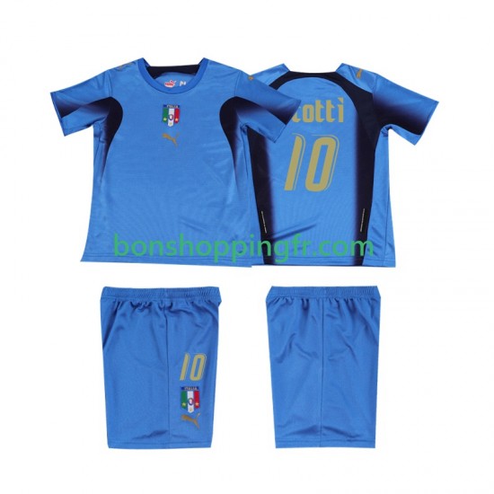 Maillot Rétro Domicile Italie TOTTI 10 2006 Manches Courtes Jeune Enfant(+shorts) Maillot Rétro Domicile Italie TOTTI 10 2006 Manches Courtes Jeune Enfant(+shorts)