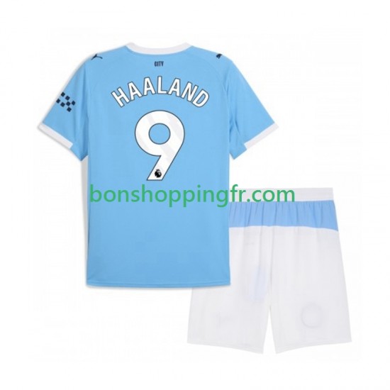 Maillot Domicile Manchester City Erling Haaland 9 2025-2026 Manches Courtes Jeune Enfant(+shorts) Maillot Domicile Manchester City Erling Haaland 9 2025-2026 Manches Courtes Jeune Enfant(+shorts)