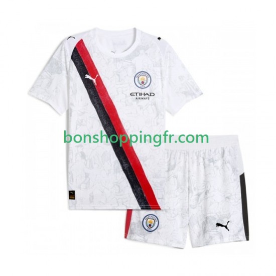 Maillot Domicile Manchester City KIDSUPER 2025-2026 Manches Courtes Jeune Enfant(+shorts) Maillot Domicile Manchester City KIDSUPER 2025-2026 Manches Courtes Jeune Enfant(+shorts)