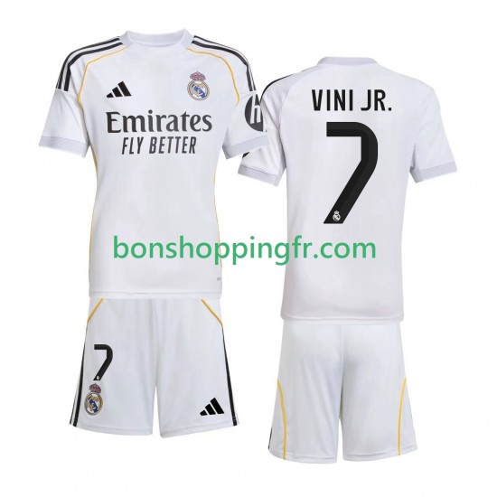 Maillot Domicile Real Madrid Vinicius Junior 7 2025-2026 Manches Courtes Jeune Enfant(+shorts) Maillot Domicile Real Madrid Vinicius Junior 7 2025-2026 Manches Courtes Jeune Enfant(+shorts)